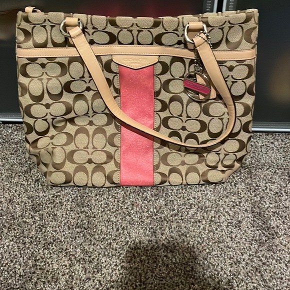 Gorgeous Coach Bag - Picture 1 of 3
